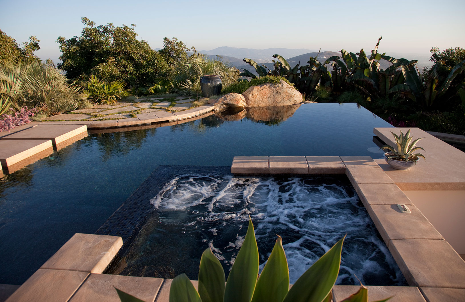 Infintity edge Pool with Spa